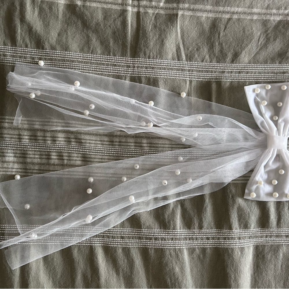 Elegant White Pearl-Embellished Hair Bow & Bride to be sash Bachelorette Party